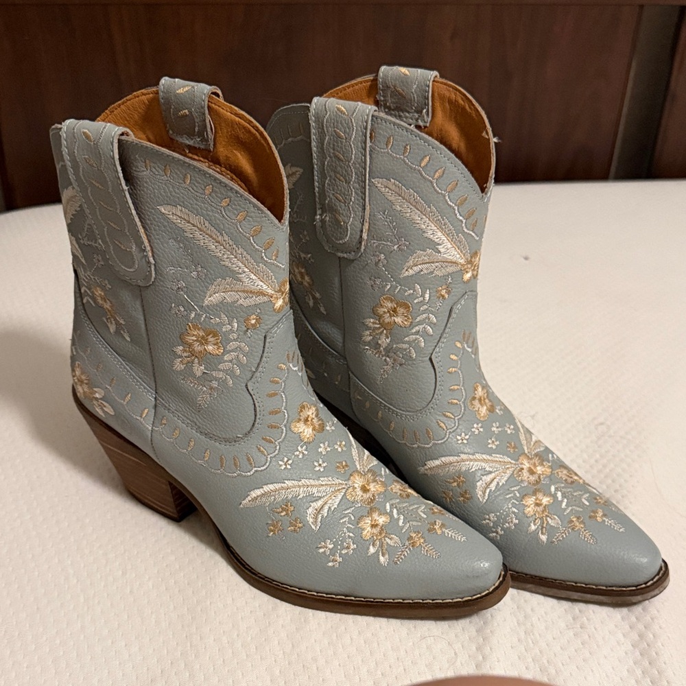 Dingo Embroidered Ankle Boots - Light Blue and Cream